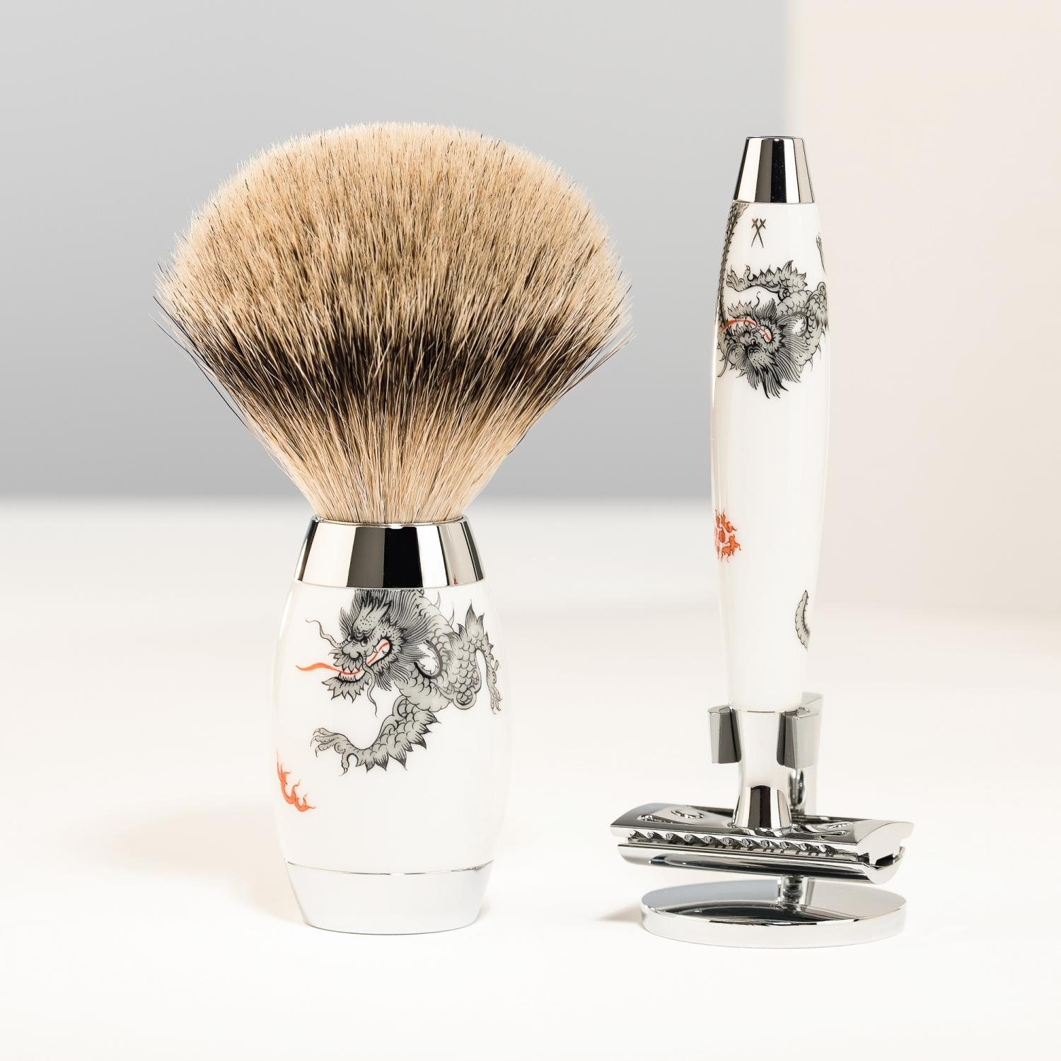 Juego de maquinilla de afeitar y tejón con punta plateada MÜHLE Meissen de 3 piezas, vista alternativa