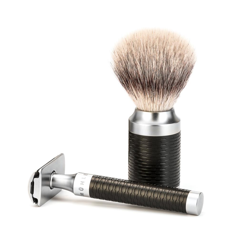 Conjunto de barbear MÜHLE Rocca em aço inoxidável e preto de 3 peças com fibra Silvertip e lâmina de segurança, visão alternativa