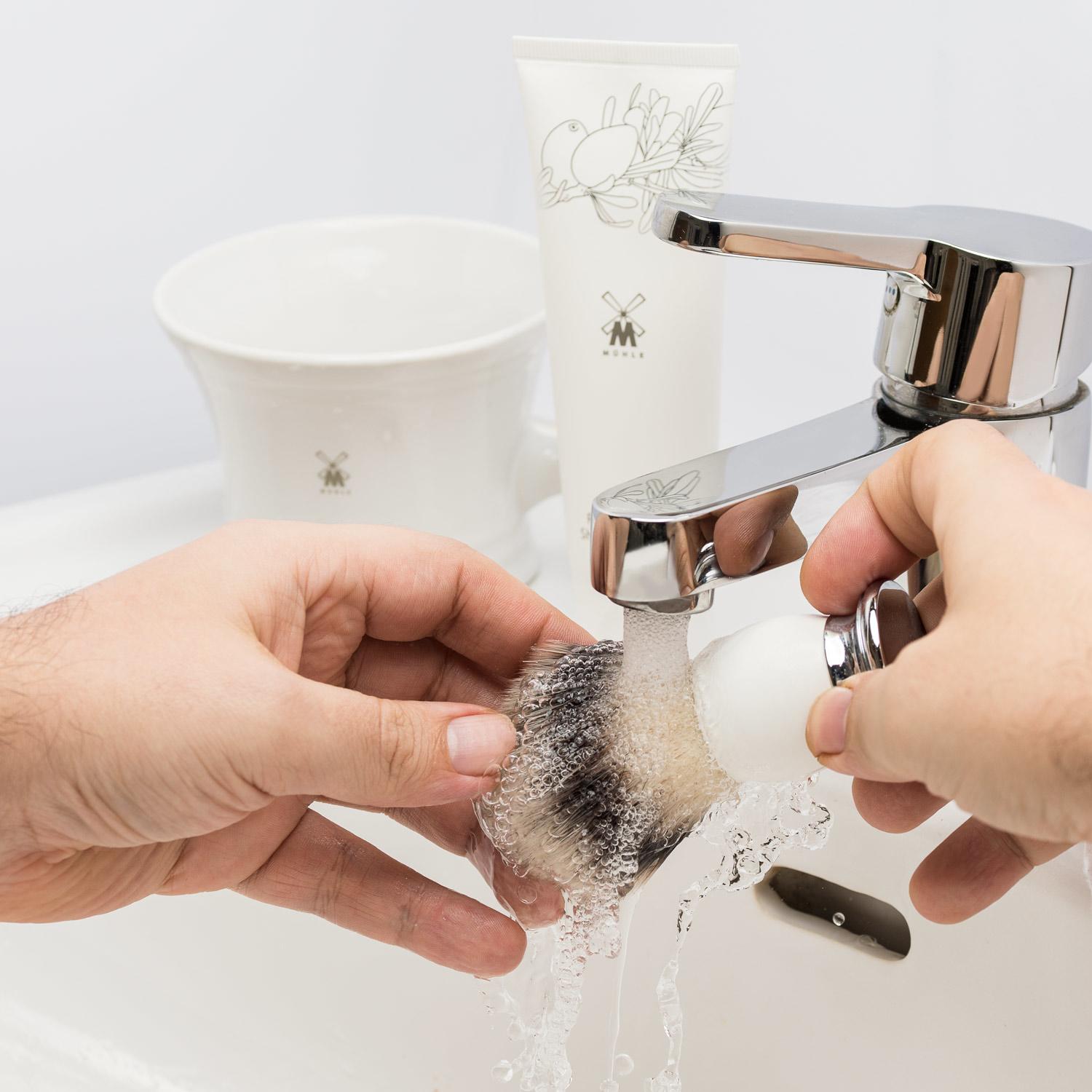 MÜHLE White Porcelain Shaving Mug with Handle, Alternate View
